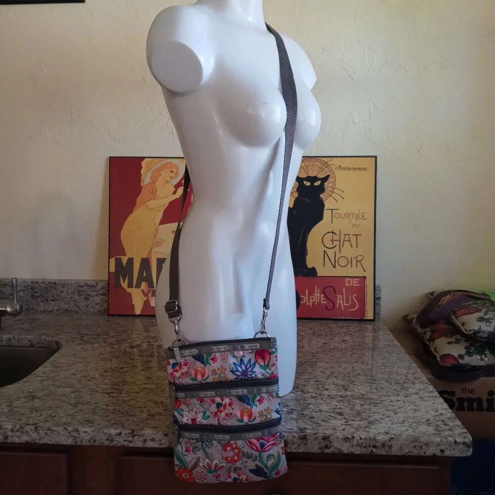 LeSportsac Kasey Crossbody Purse Bag - Picture 2 of 15